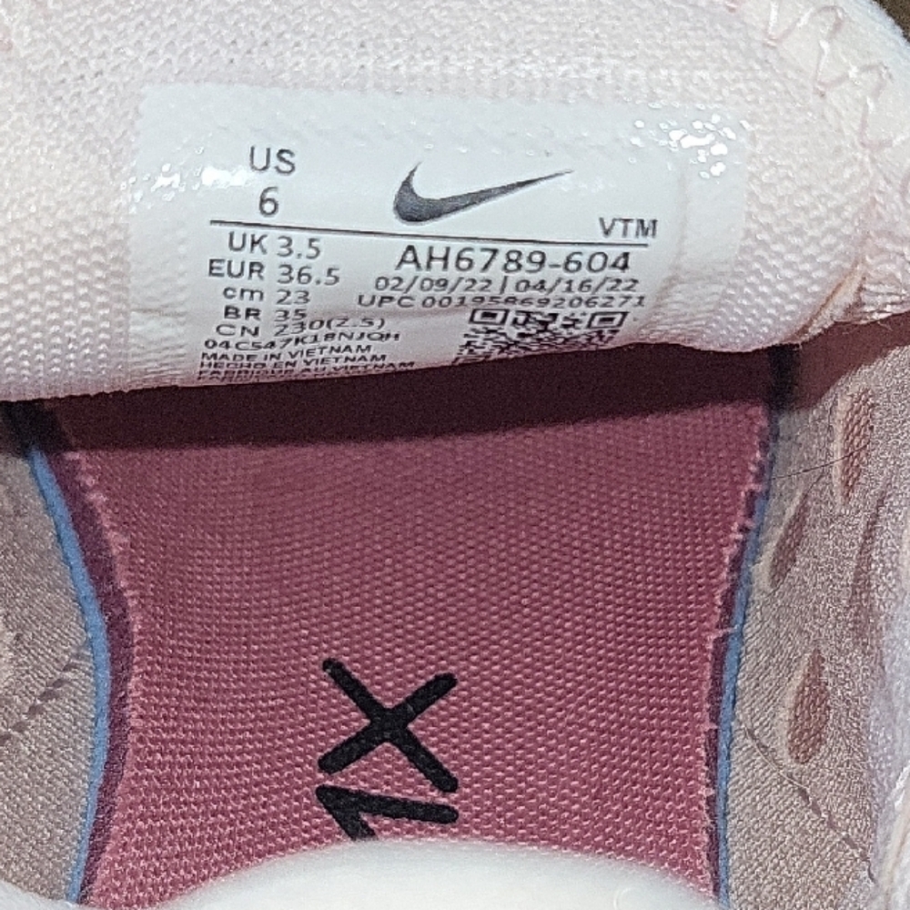 Nike Pink and White Air Max 270 Sneakers (Rare Color) - Picture 11 of 14